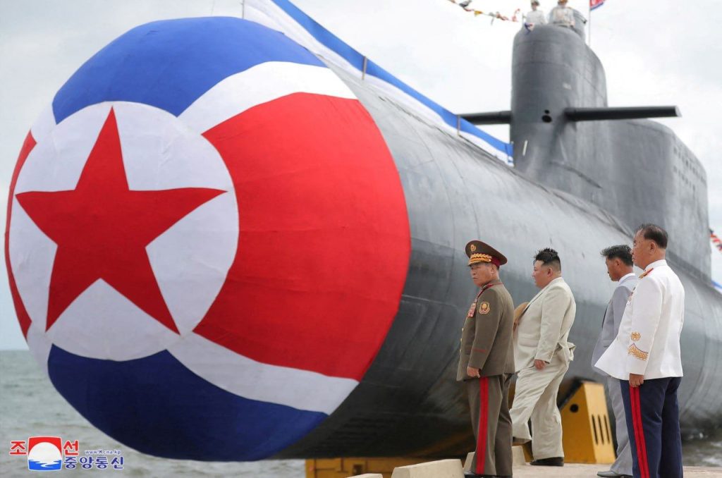 La Corea Del Nord Festeggia Anni Con Un Nuovo Sottomarino Con